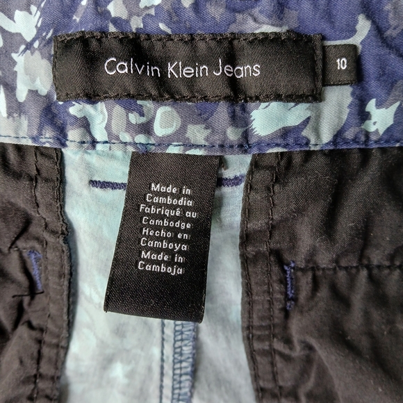 Calvin‎ Klein Jeans Blue and White Bermuda Shorts Sz 10 - Picture 6 of 9